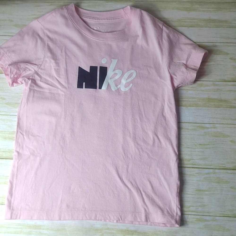 Girls Nike T Shirt